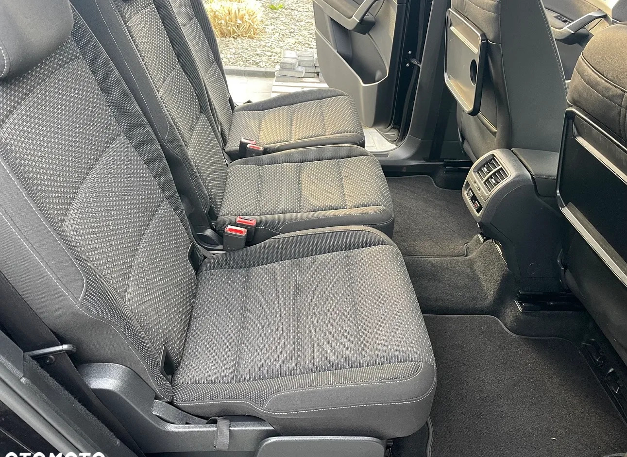 Volkswagen Touran cena 60900 przebieg: 106675, rok produkcji 2016 z Leszno małe 529